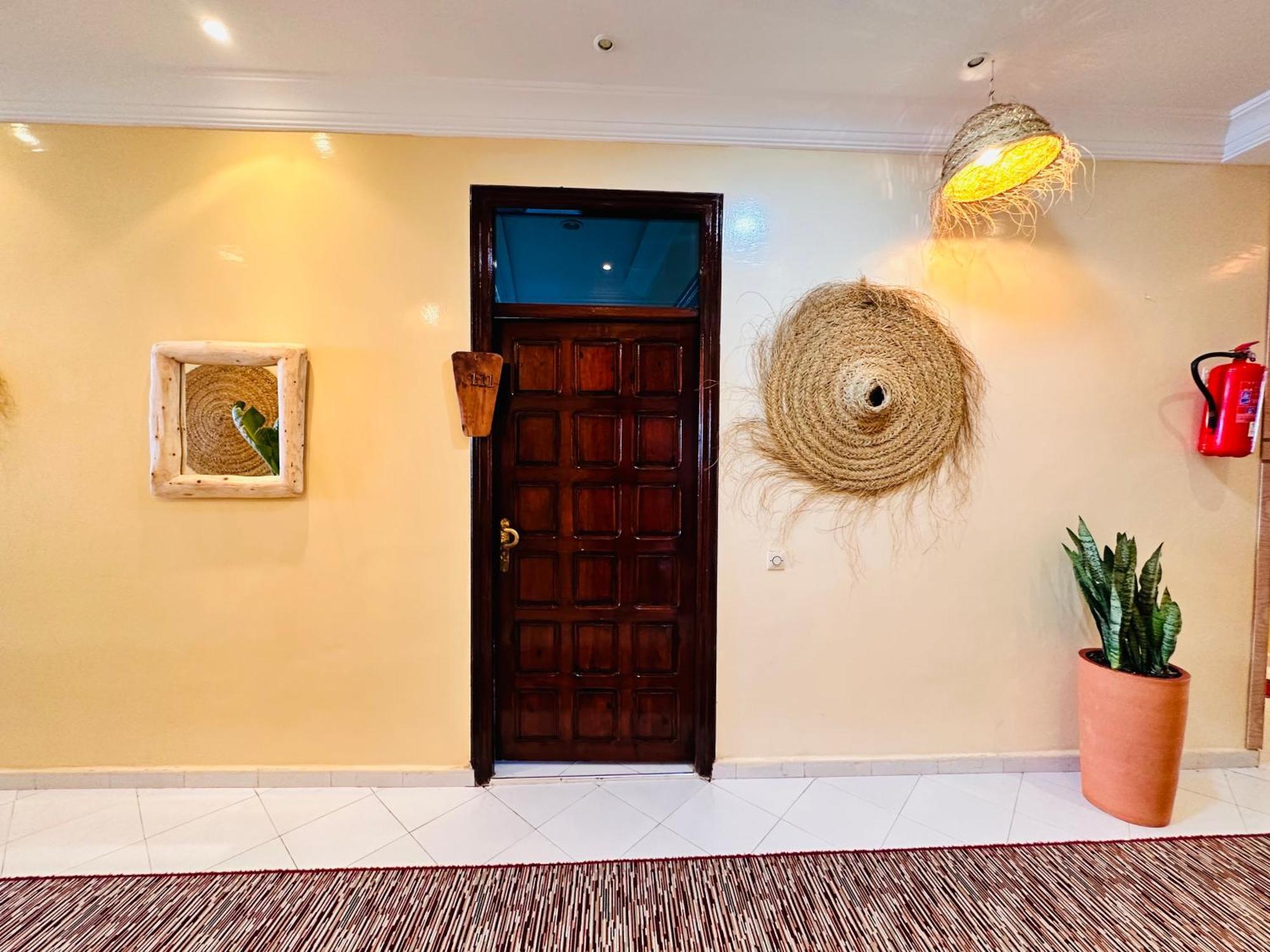 Locals Taghazout Surfcamp Hotel ภายนอก รูปภาพ