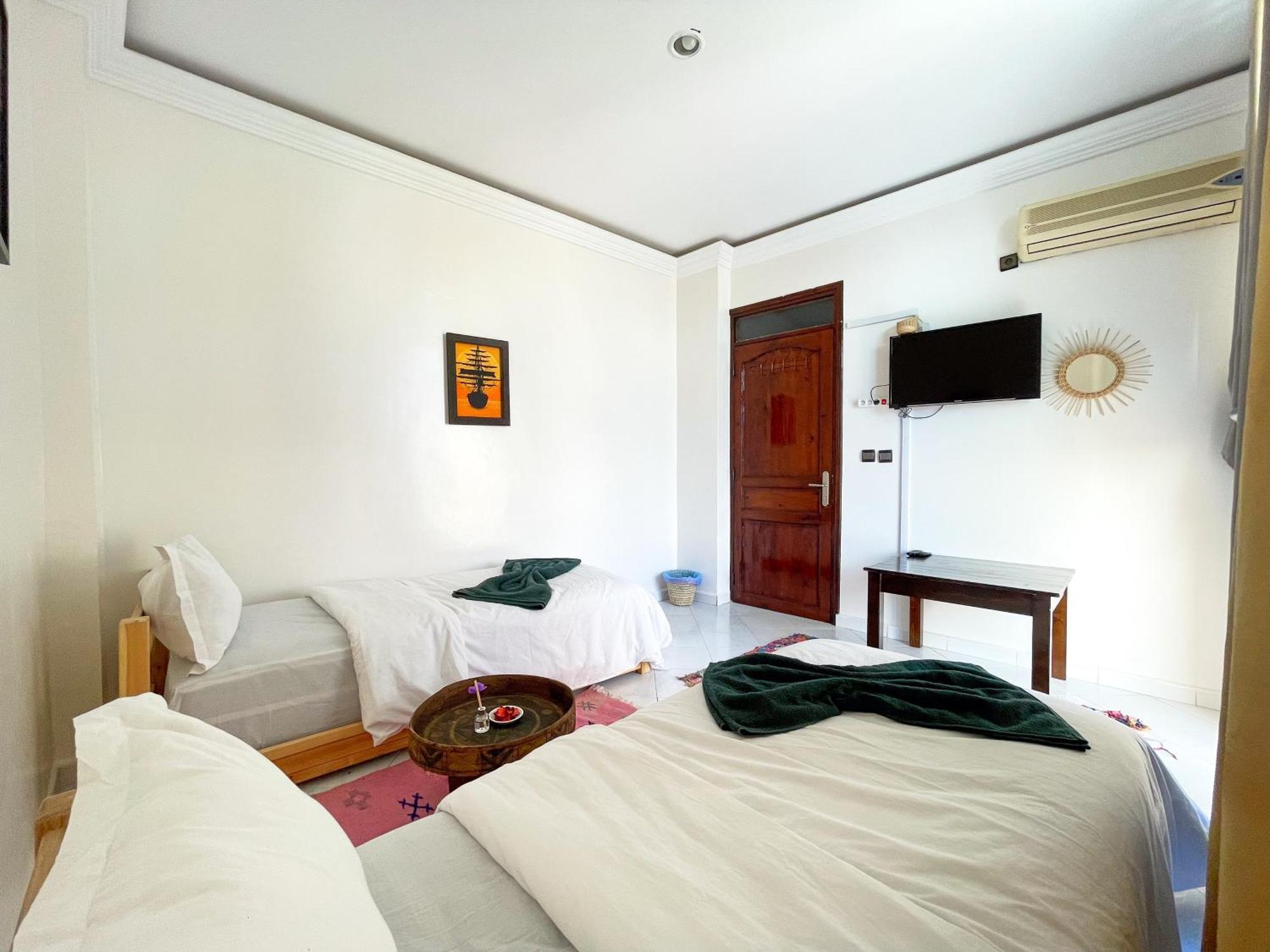Locals Taghazout Surfcamp Hotel ภายนอก รูปภาพ