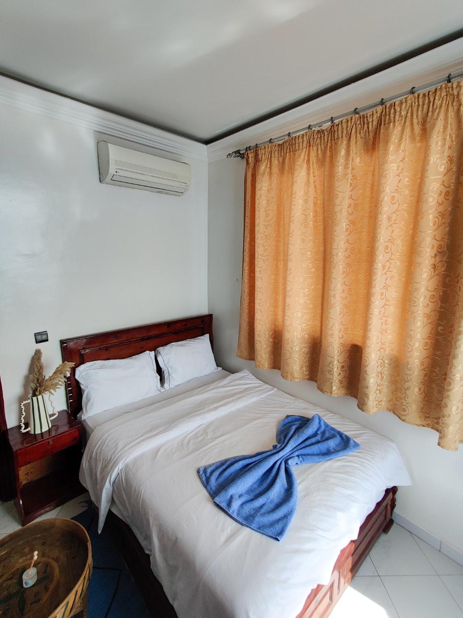 Locals Taghazout Surfcamp Hotel ภายนอก รูปภาพ